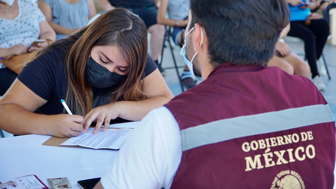 jovenes construyendo el futuro oficinas virtuales disponibles